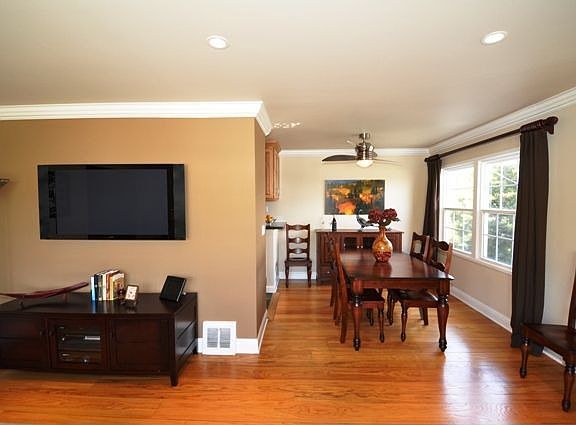 2nd image of 3608 Fernwood St
