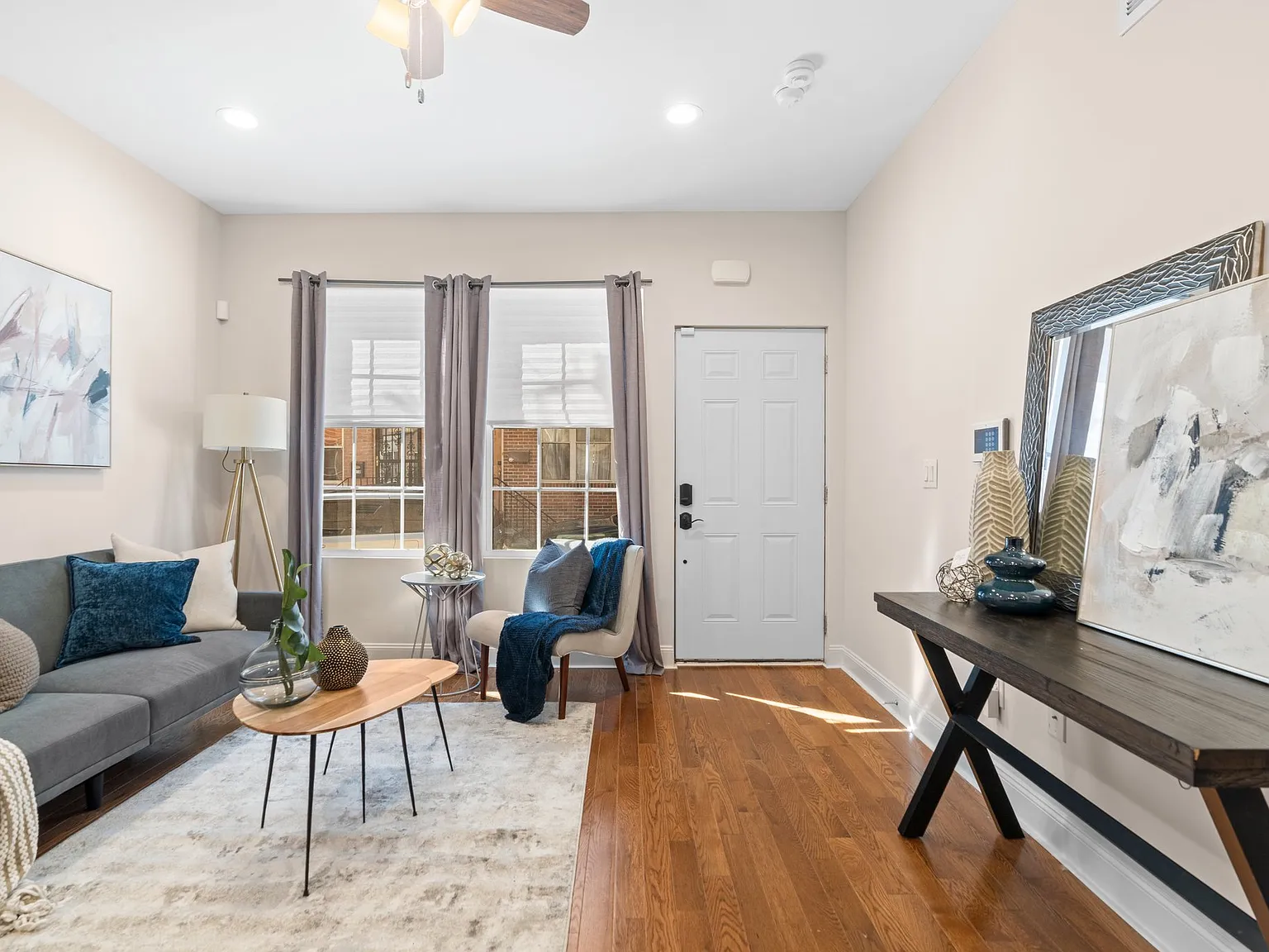4 bed, 2.5 bath, 1500 sqft, $3,800 — Photo 1