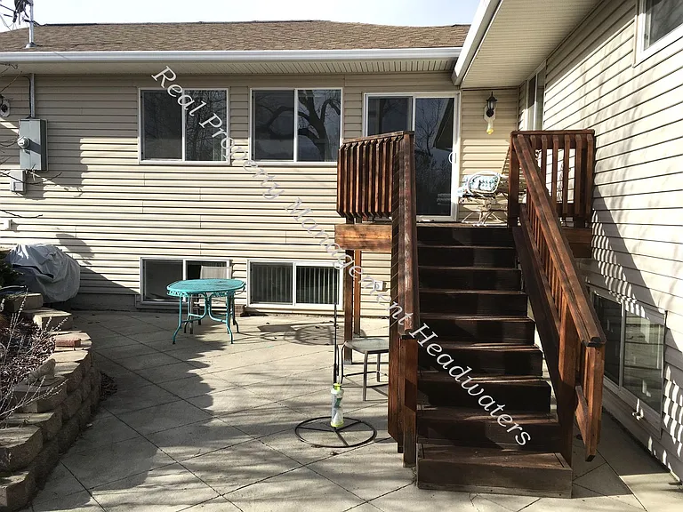 1311 Peosta Ave — Photo 17