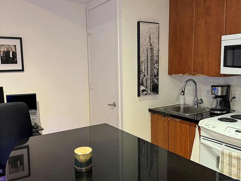 85 Bloor St E #706 — Photo 7