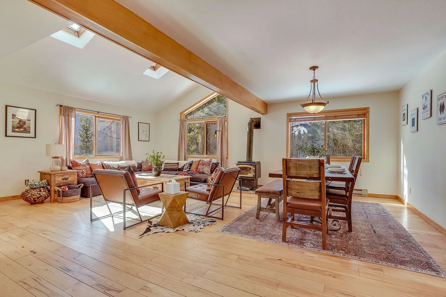 4 bed, 3.0 bath, 2594 sqft, $7,096 — Photo 1