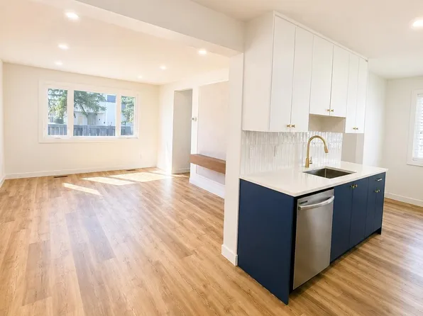 224 Callingwood Two NW, Edmonton, AB T5T 1A3