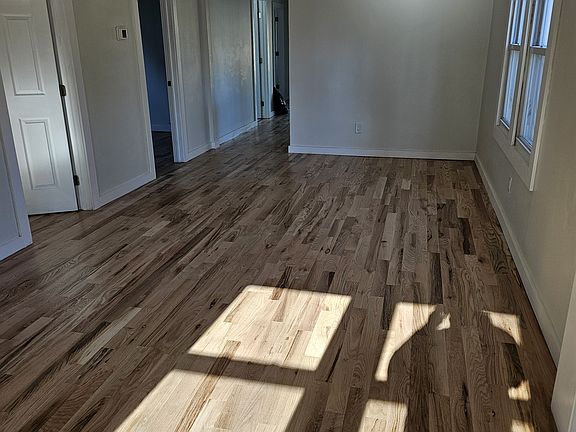 4th image of 327 Anthony Ave