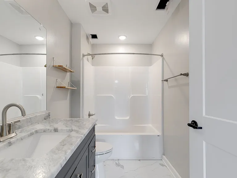 2416 Jefferson Ave — Photo 23