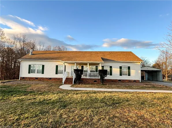103 Simmons Farm Ln, Ararat, NC 27007