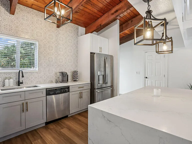 2541 Southridge Rd — Photo 22