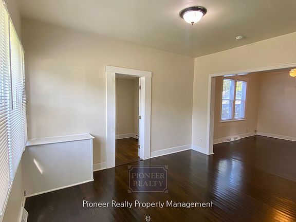 3rd image of 113 N Elm Ave