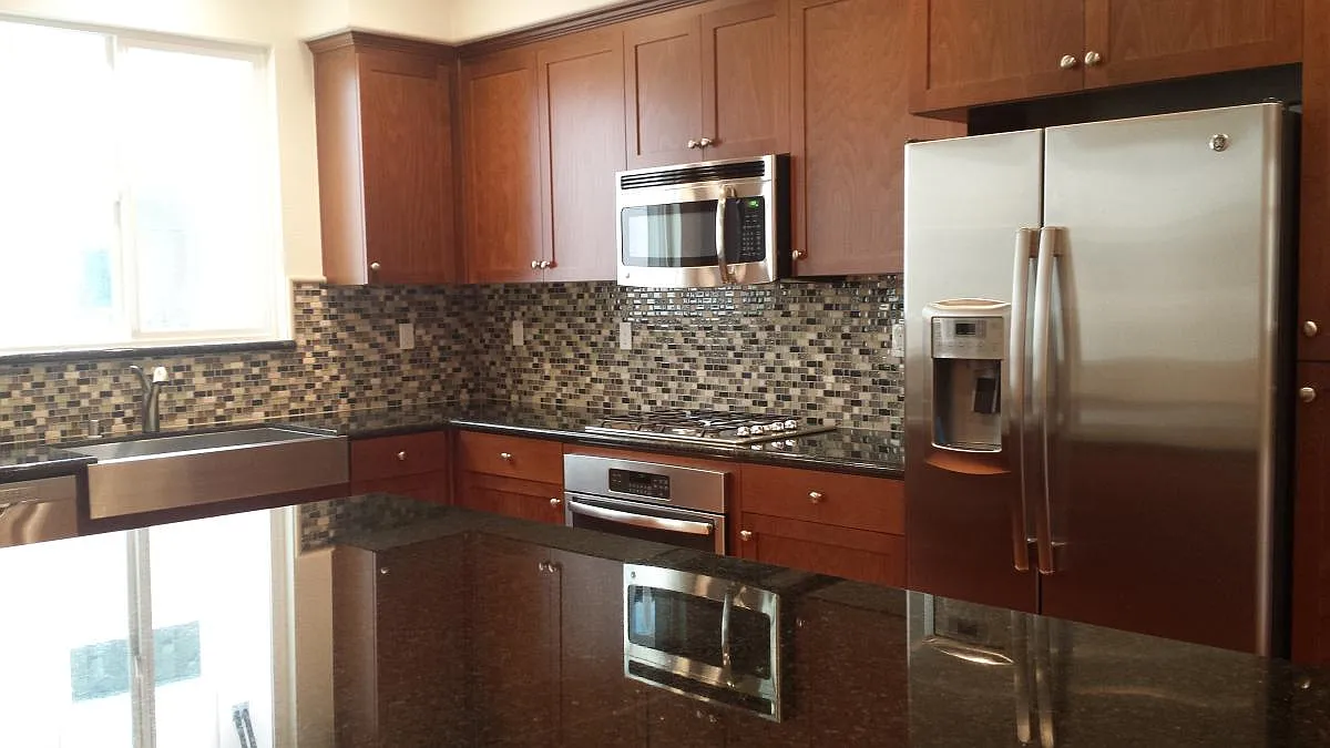 3 bed, 2.5 bath, 1600 sqft, $4,000 — Photo 2