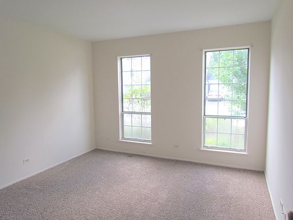 4th image of 3S277 Blackthorn Ln