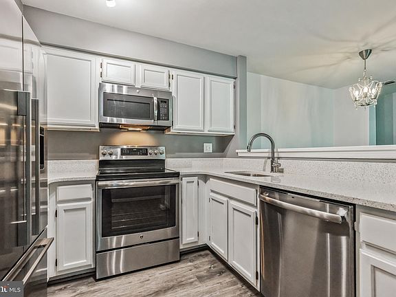 4th image of 6911 Victoria Dr