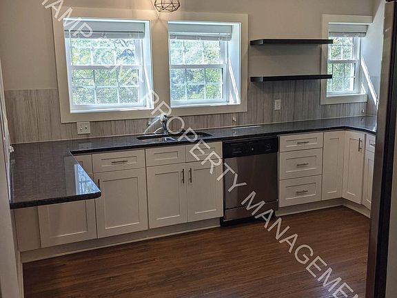 5th image of 920 Ward Pkwy #7
