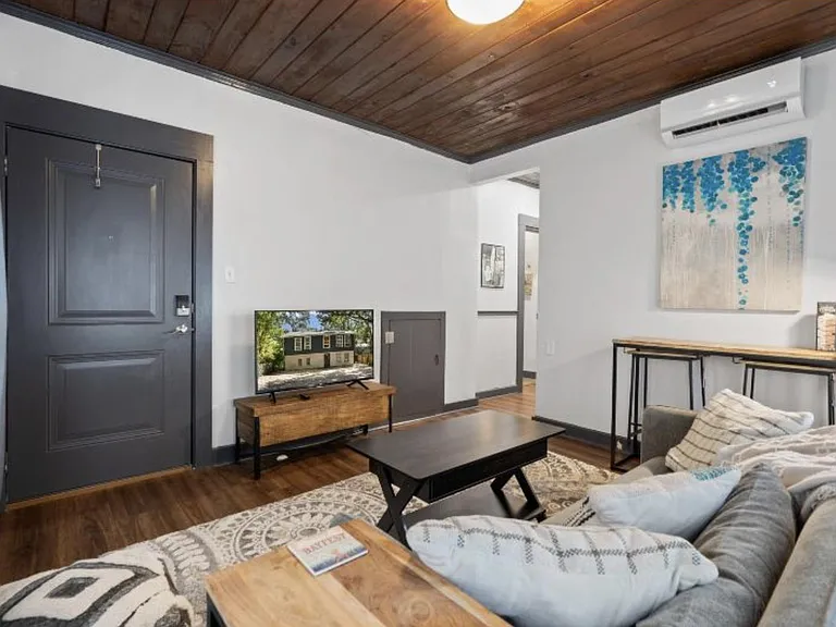 104 N Ann St #1B — Photo 6