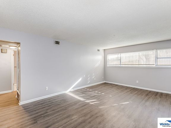 2nd image of 3007-3009 Wilma St #108