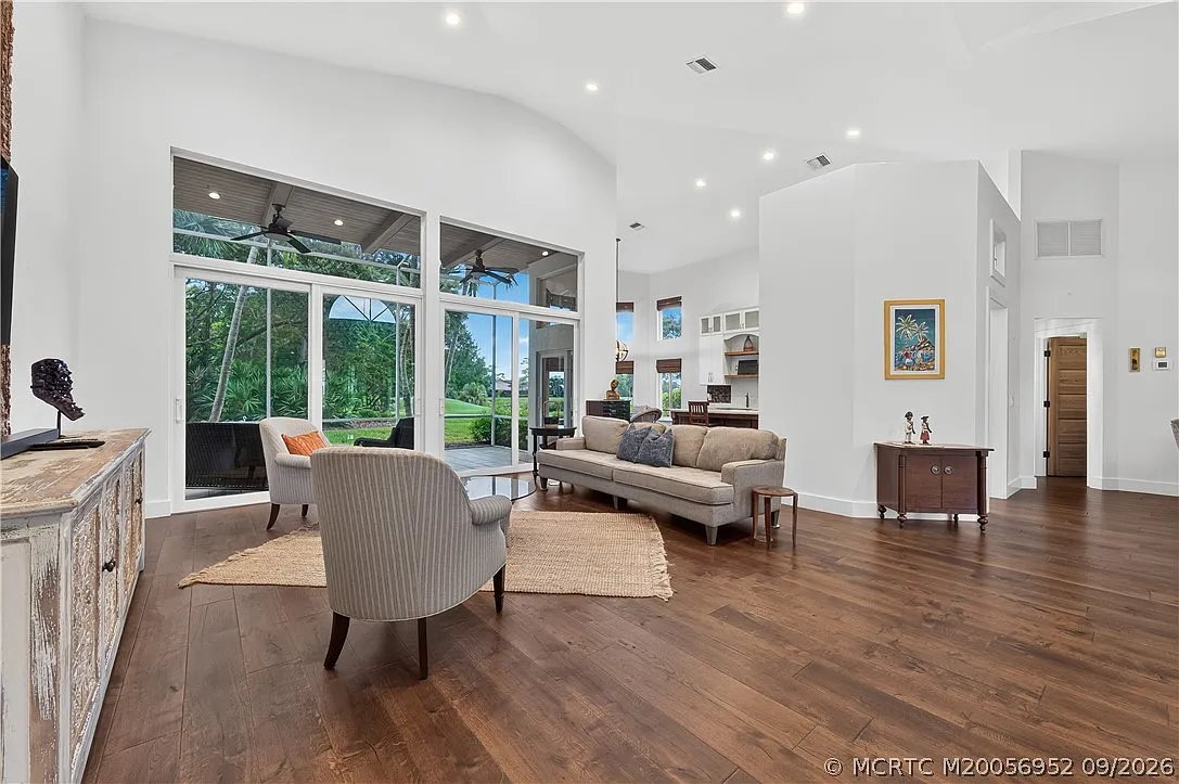 3 bed, 2.5 bath, 2198 sqft, $9,000 — Photo 3