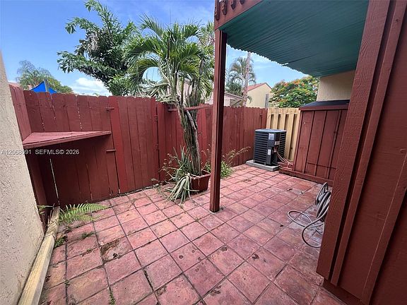 5th image of 463 SE 14th St #463