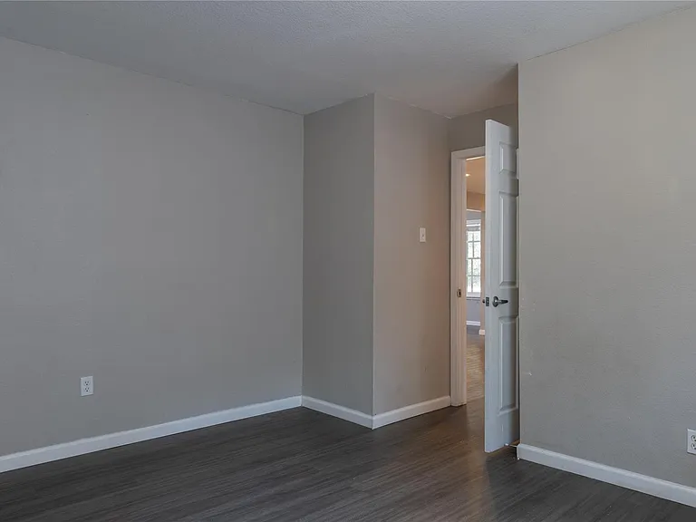 120 Erskine Ferry Rd — Photo 10