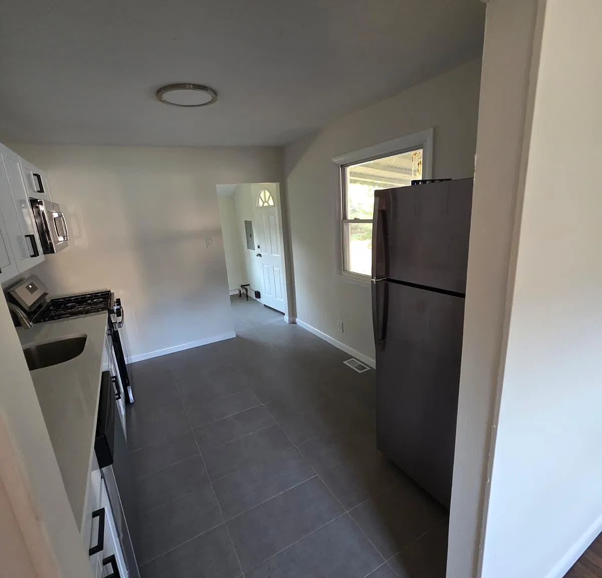 4 bed, 1.5 bath, 1366 sqft, $2,600 — Photo 3