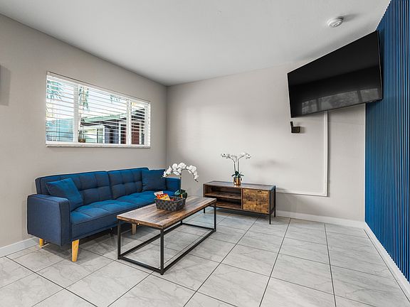 3rd image of 202 N Fremont Ave APT 5