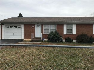 3814 Red Fox Dr NW, Roanoke, VA 24017