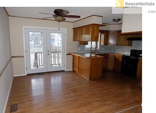 3rd image of 824 N Arapaho St