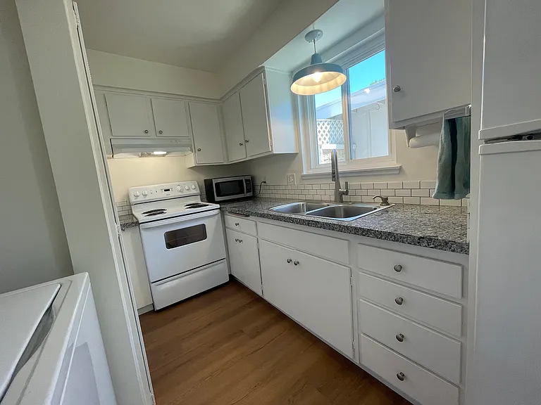 9856 Continental Dr — Photo 5