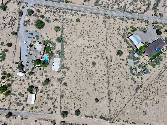 3rd image of Calle La Bona Tierra