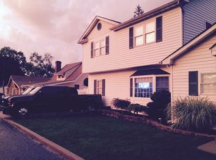 25 Lake Shore Dr, Ronkonkoma, NY 11779