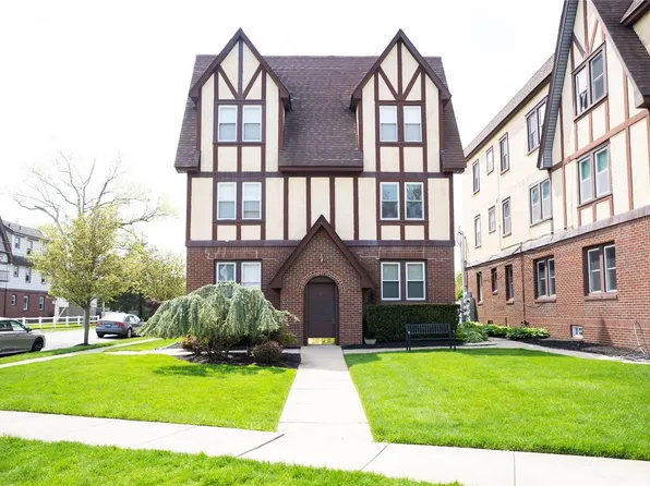 42 The Crescent #13, Babylon, NY 11702