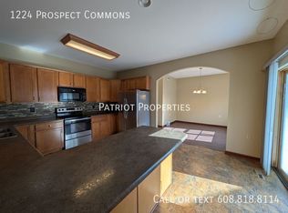 1224 Prospect Cmn, Sun Prairie, WI 53590