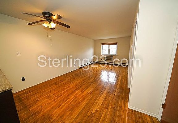 4th image of 2037 49th St #2