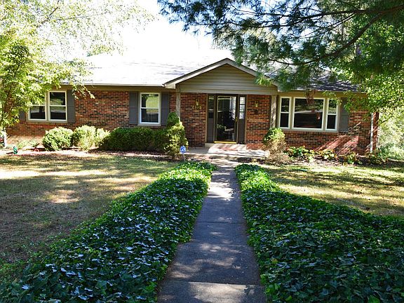 3rd image of 422 Oak Dr