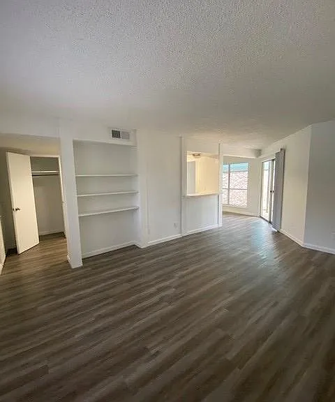 The Oaks Apartments — Photo 30