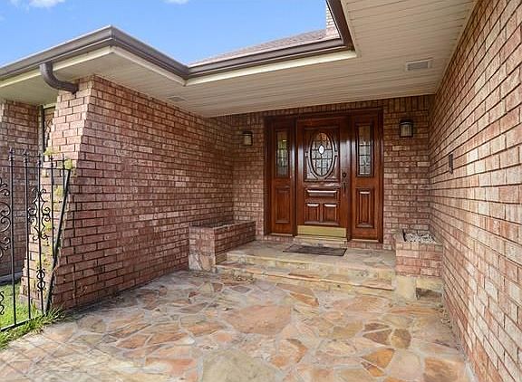 3rd image of 1028 Parc Helene Dr