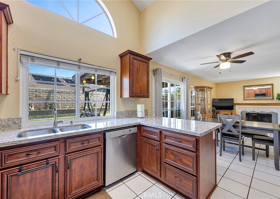 1st image of 379 Roosevelt Cir