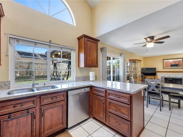 379 Roosevelt Cir, Corona, CA 92879