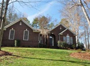 704 Kingsmill Ln, Lake Wylie, SC 29710