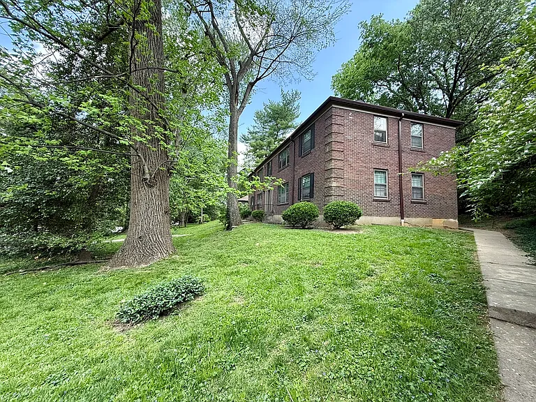 2466 Grinstead Dr — Photo 8