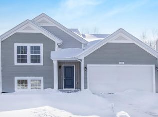 320 Wagonwheel Ct, Cedar Springs, MI 49319