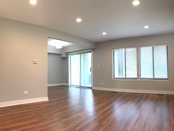 2nd image of 1317 Kingsbury Dr #26-2