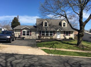 18 Canna Rd, Levittown, PA 19057