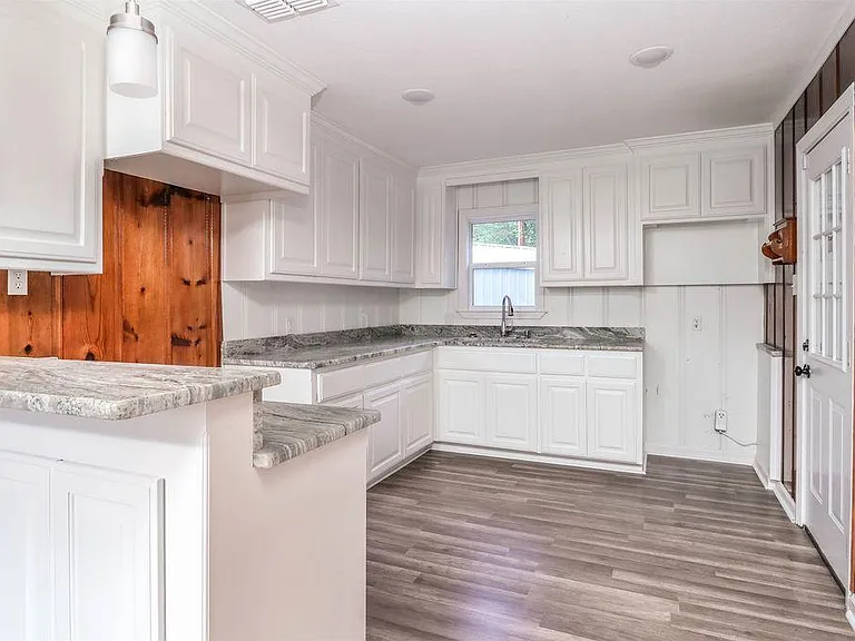 904 Skyview Dr — Photo 7