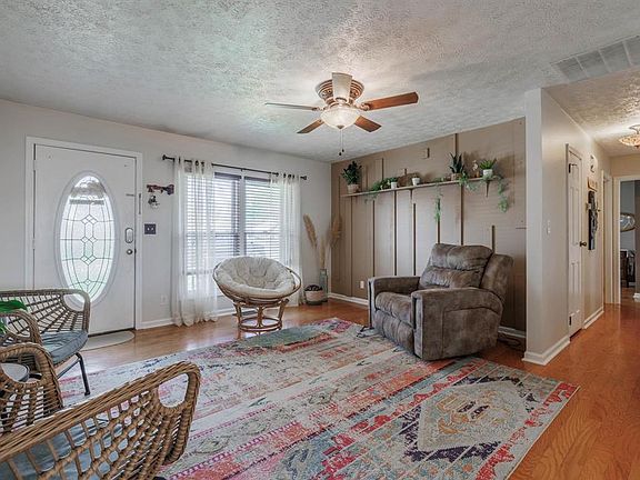 2nd image of 3231 Meadowland Dr