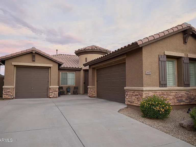 2447 W Memorial Dr — Photo 1