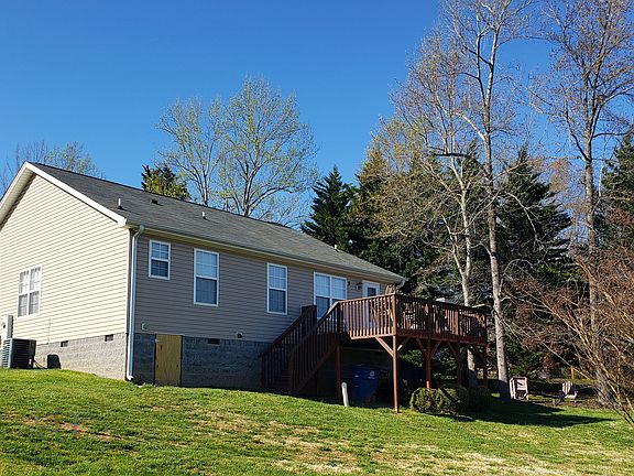 3rd image of 804 E Morehead St