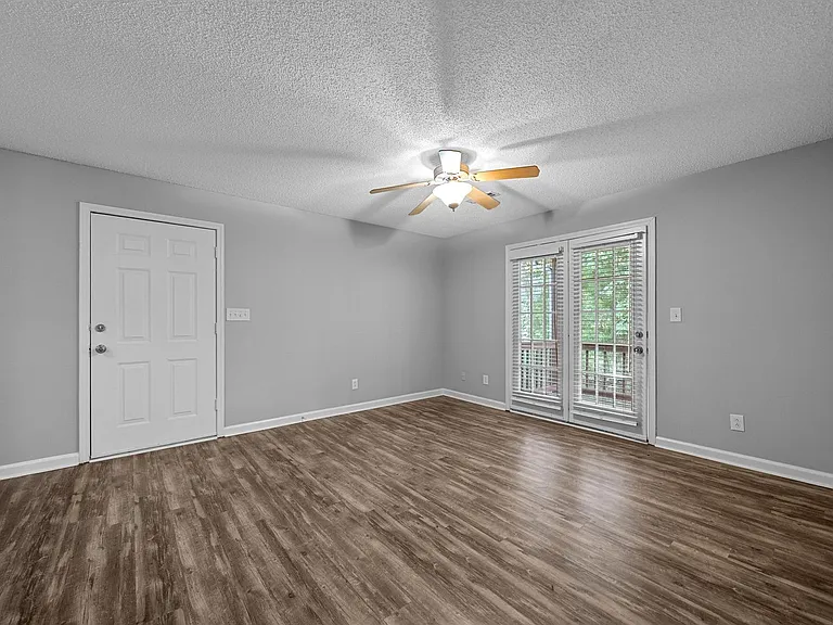 Parkway Pl - 1237 — Photo 9
