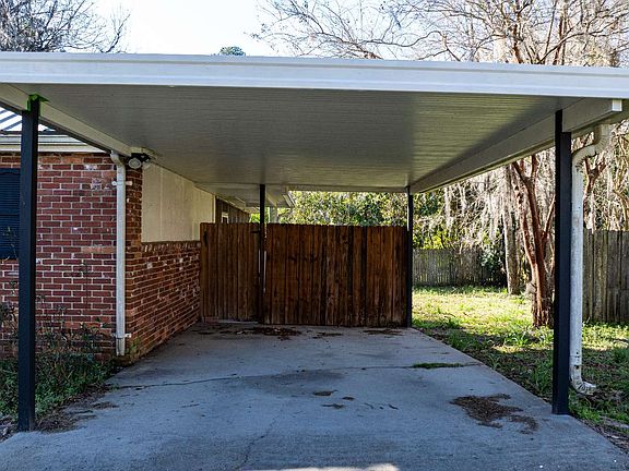 4th image of 350 SE Lake Forest Pl