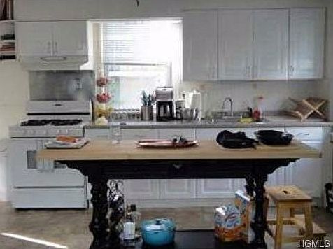 2nd image of 209-11 Maple Ave