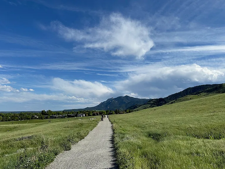Direct access to Ten Mile Canyon trail.