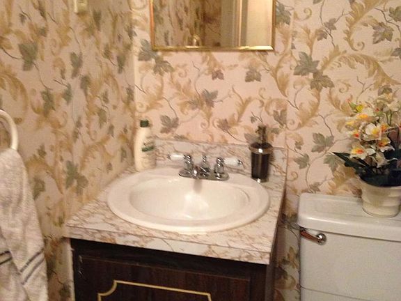 1/2 Bath