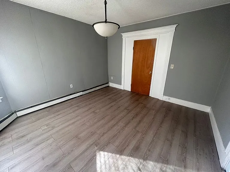 314-316 Capen St #2 — Photo 10